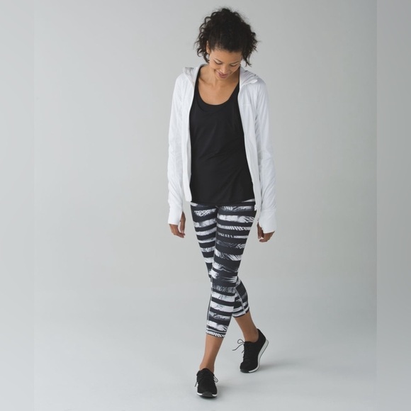 LULULEMON Wunder Under cropped black and white leggings size 6 - Picture 2 of 13